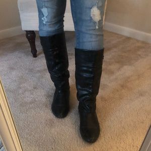 🍂🍁 Black faux-leather boots